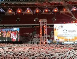 Presiden Jokowi dan Istri Berjoget Meriah di Acara Pergelaran Angklung dan  Band Kahitna di GBK