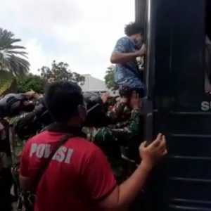 Aksi May Day di Kedubes AS, 15 Mahasiswa Papua Diangkut ke Polda Metro Jaya