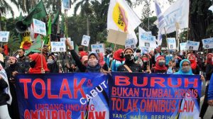 Ribuan Buruh FSP LEM SPSI Geruduk Istana, Desak Jokowi Terbitkan Perppu