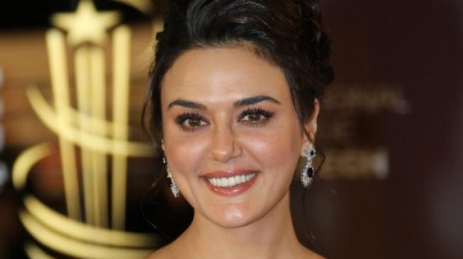 10 Film Preity Zinta Paling Populer, Salaam Namaste Termasuk