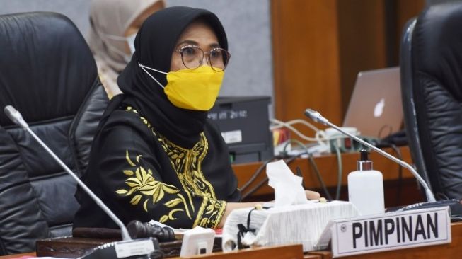 Dinilai Diskriminatif, DPR Desak Menteri Nadiem Ubah Aturan Soal Dana BOS