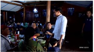 Presiden Jokowi dan Keluarga Makan Bareng Awak Media
