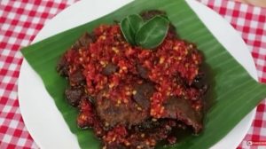 Sajian Dendeng Balado Tahan Lama, Cocok untuk Bekal Bepergian Moms