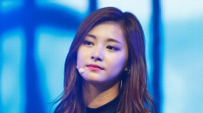 Kalahkan Lisa BLACKPINK, Tzuyu TWICE Jadi Wanita Tercantik di Dunia