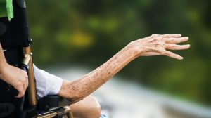 Kisah Pria Disabilitas Mental Rawat Ibu yang berusia 90 Tahun, Bikin Haru