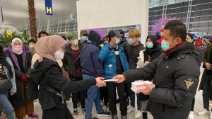 Tiba di Indonesia, Ratusan WNI dari Wuhan Langsung Disemprot Cairan Khusus
