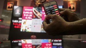 IHSG Terjun Bebas Hingga 5 Persen, Perdagangan Dihentikan Lebih Cepat