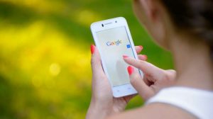 Dampak Pandemi: Pendapatan Iklan Google Bakal Turun, Facebook Berjaya