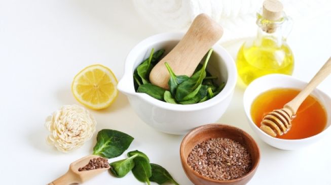 Rangsang Pertumbuhan Rambut dengan Masker Bayam, Begini Caranya!