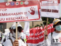 Massa Nakes Mengancam Mogok Kerja Nasional sebagai Respons terhadap RUU Kesehatan yang Akan Disahkan