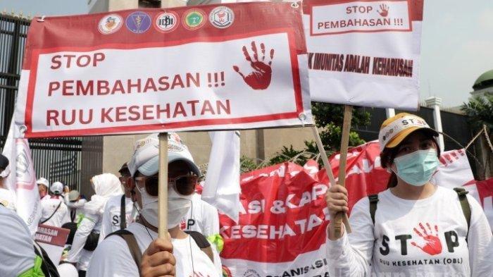 Massa Nakes Mengancam Mogok Kerja Nasional sebagai Respons terhadap RUU Kesehatan yang Akan Disahkan