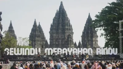 Momen Seru di Prambanan Jazz 2022: Fariz RM Disko, Andien Pakai Beskap!
