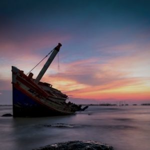 Kapal Tenggelam di Pantai Pasifik, 12 Orang Tewas