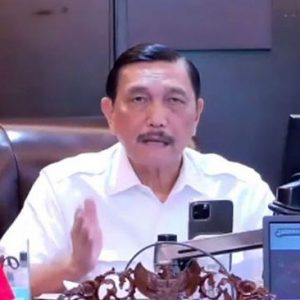 Minta Bansos Segera Cair, Luhut : Jangan Ada Masyarakat yang Tidak Punya Makanan