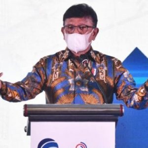 Menkominfo Gandeng Google dan Apple untuk Saring Pinjol Ilegal Beroperasi