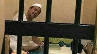 Potret Habib Rizieq di Penjara yang Tetap Tersenyum Gembira