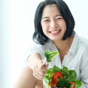 Dua Kunci Cegah Penyakit Kronis, Makan Sehat dan Olahraga