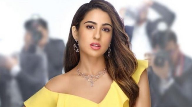 Viral Sara Ali Khan Menghindari Pintu Masuk VIP di Bandara, Langsung Banjir Pujian!