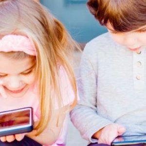 Waspada Kecanduan Gadget, 40 Persen Anak Habiskan 30 Jam Main HP dalam Seminggu