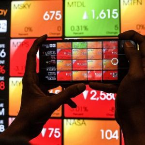 Jelang Akhir Pekan, IHSG Masuk Zona Merah ke Level 6.052