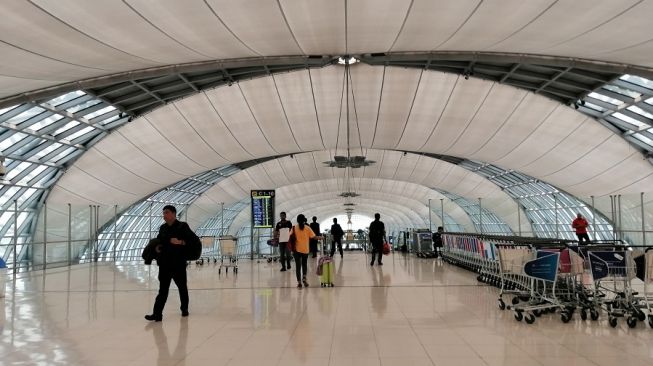 Thailand Longgarkan Masa Karantina Wajib Wisatawan Asing Bulan Depan