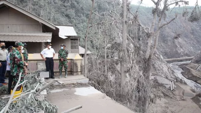 Jembatan Penghubung Lumajang-Malang Runtuh Terdampak Erupsi Semeru