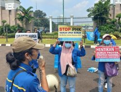 Sejumlah Buruh Lebih Dulu Datang Demo di Depan Gedung DPR: Turunkan Harga Kebutuhan Pokok!