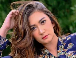 Intip Asiknya Nafa Urbach Basah-basahan Keramas di Sungai