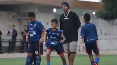 Ronaldinho Berbagi Kiat untuk Talenta Muda Indonesia