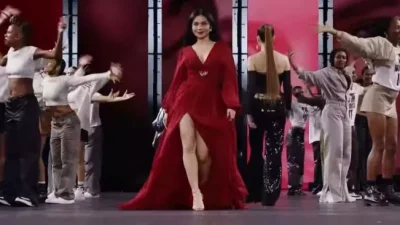 Ariel Tatum Pakai Gaun Anggun dari Tenun Songket di Gala Dinner Bareng Model Internasional
