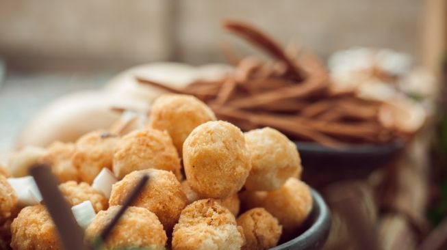 Nggak Harus Melulu Daging, Begini Cara Membuat Bakso Goreng Tempe