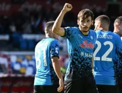 Napoli di Puncak Klasemen Serie A Italia