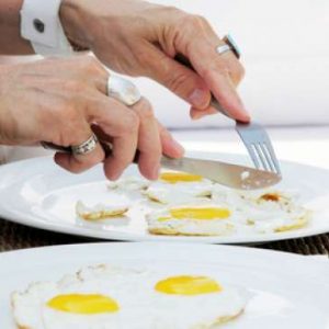 Trik Pisahkan Putih dan Kuning Telur dengan Bawang, Begini Caranya!