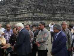Presiden Jerman Frank-Walter Steinmeier Terkesan Pertama Kali ke Candi Borobudur