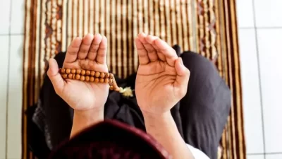 Amalan Malam Nisfu Syaban Agar Bisnis dan Rejeki Lancar, Perbanyak Istighfar