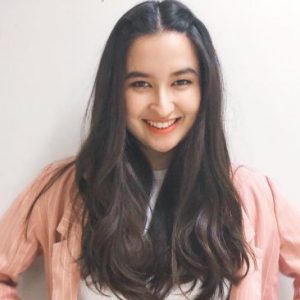 10 Pesona Stephanie Poetri, Gaya Rambut Terbaru Curi Perhatian