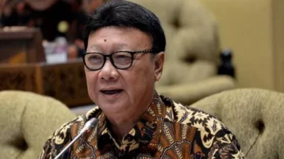 Menpan RB Minta ASN Belanjakan THR Di Daerah