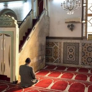 Sholat Tahajud: Keutamaan, Bacaan Niat, hingga Tata Caranya