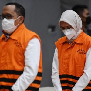 Periksa 5 Orang PNS, KPK Usut Alur Duit Suap Bupati Puput dan Suami dari Calon Kades