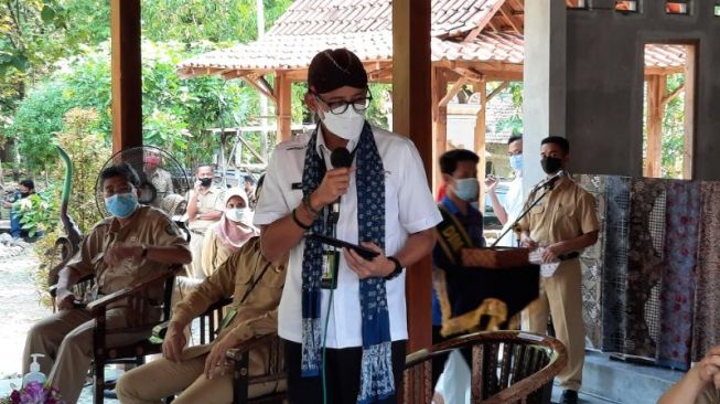 Sandiaga: Orang Indonesia Habiskan USD 11 Miliar Belanja di Luar Negeri