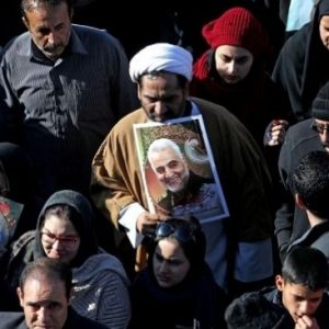 Peringati Kematian Soleimani, Ribuan Warga Irak Serukan Slogan Anti Amerika
