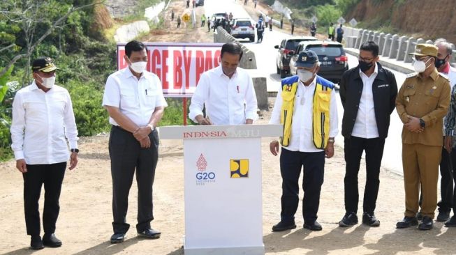 Presiden Jokowi Resmikan Jalan Bypass Balige