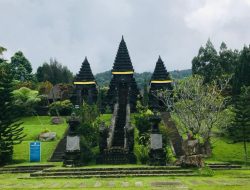 Mengenal Pura Parahyangan Agung Jagatkartta di Kaki Gunung Salak, Bogor.