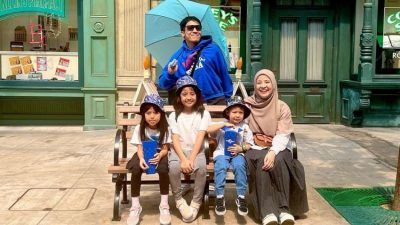 Liburan ke Singapura Desta Bawa Anak dan Natasha Rizky
