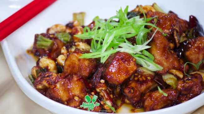 Resep Ayam Kungpao ala Devina Hermawan, Garing tapi Tetap Lembut!